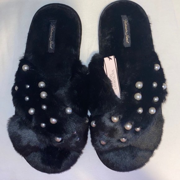 Victoria’s Secret Slippers / Fuzzy Slides - Picture 1 of 8